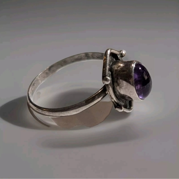 Vintage 925 Amethyst Purple Glow Dainty Ring See Pictures For Size & Condition - Picture 4 of 7